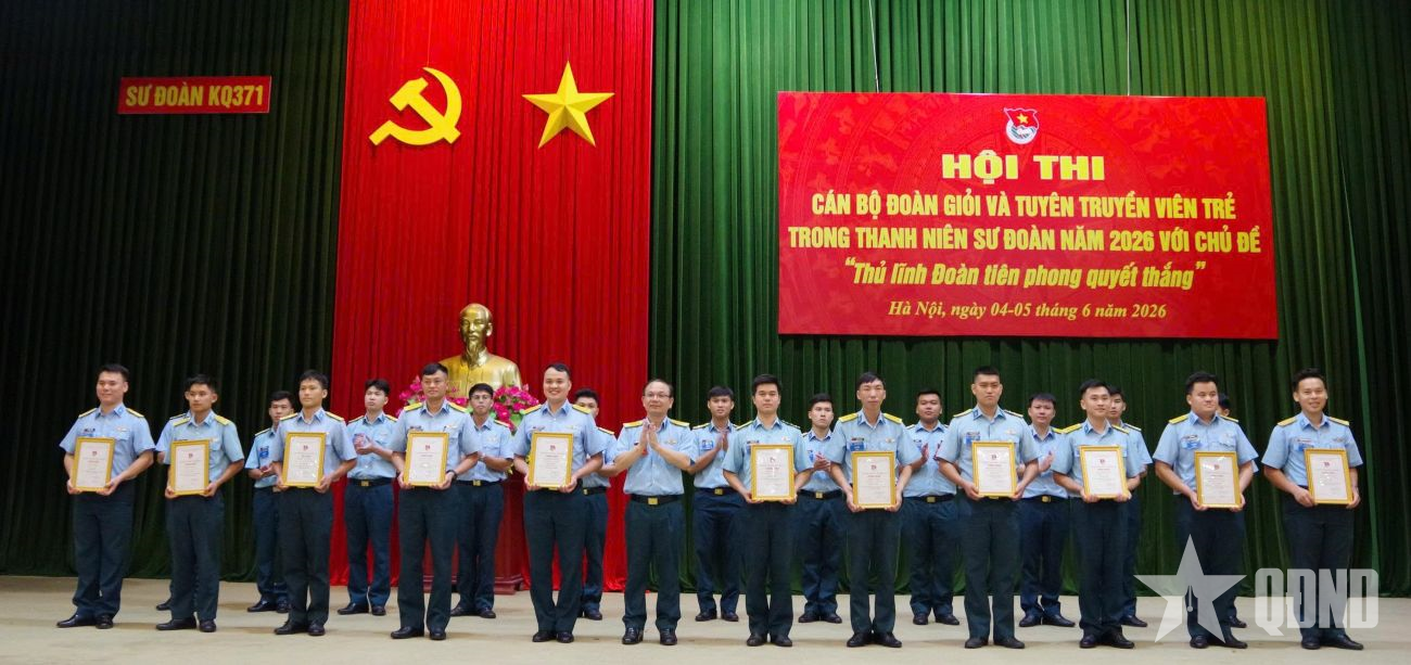 “Thủ lĩnh Đoàn tiên phong quyết thắng” tại Sư đoàn 371 (Quân chủng Phòng không - Không quân)
